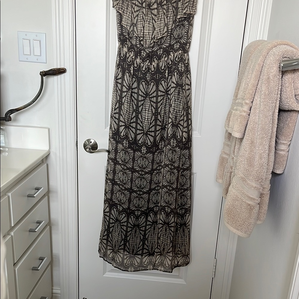 Elegant Black and Cream Maxi Dress